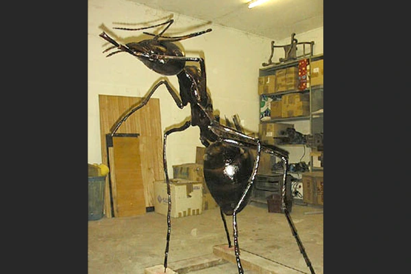 sculptur giant ant Gastineau