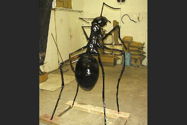 sculptur giant ant Gastineau