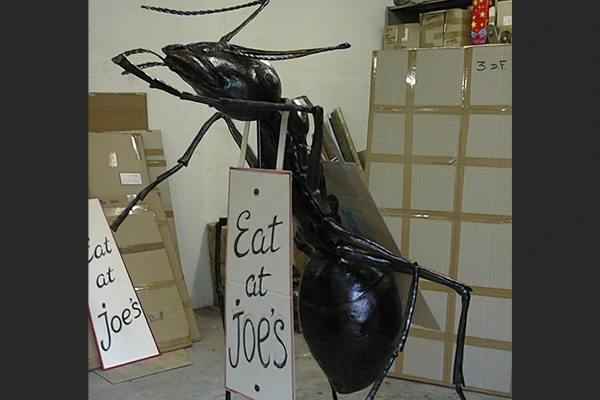 sculptur giant ant Gastineau