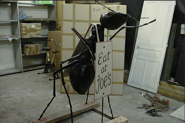 sculptur giant ant Gastineau